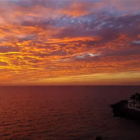 Sunset Ocean View Apartman *