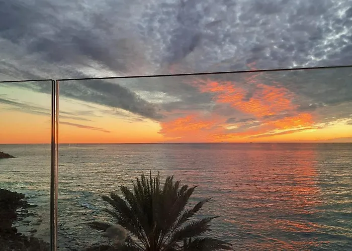 Sunset Ocean View דירה